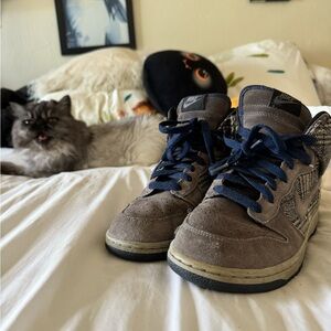 Nike Dunk High (men’s 7.5) plaid